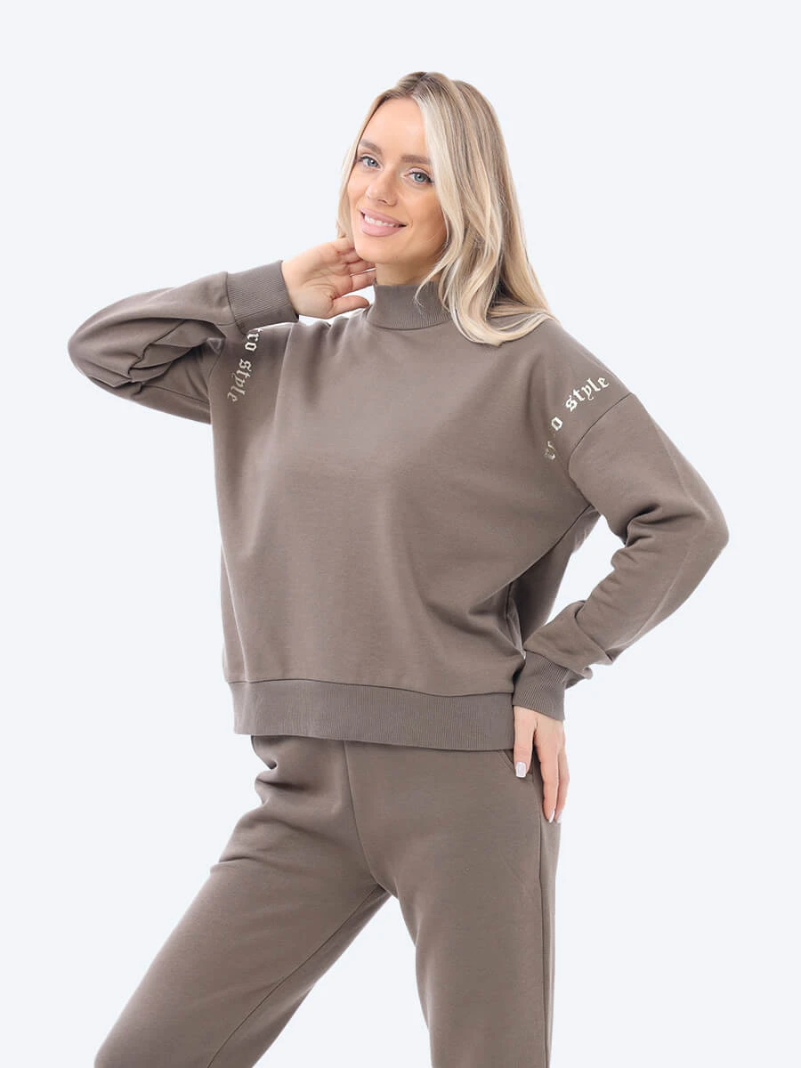 коричневый