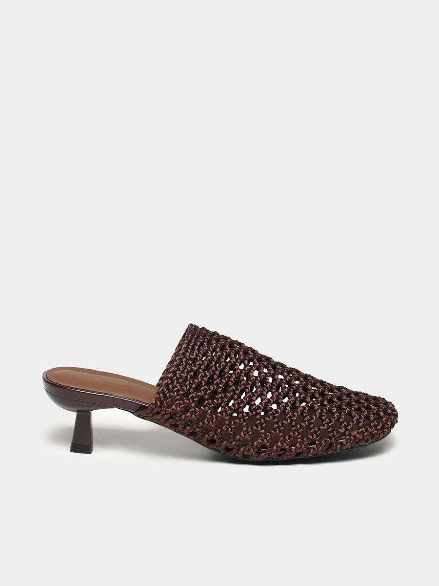 коричневый