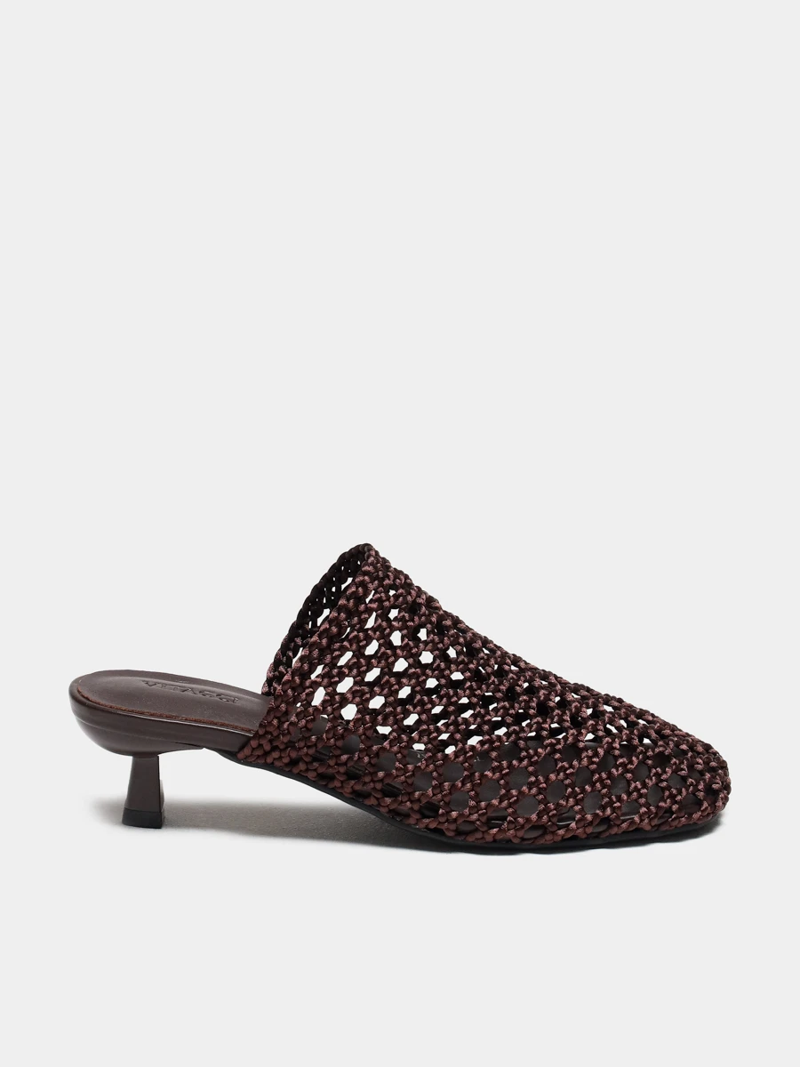 коричневый