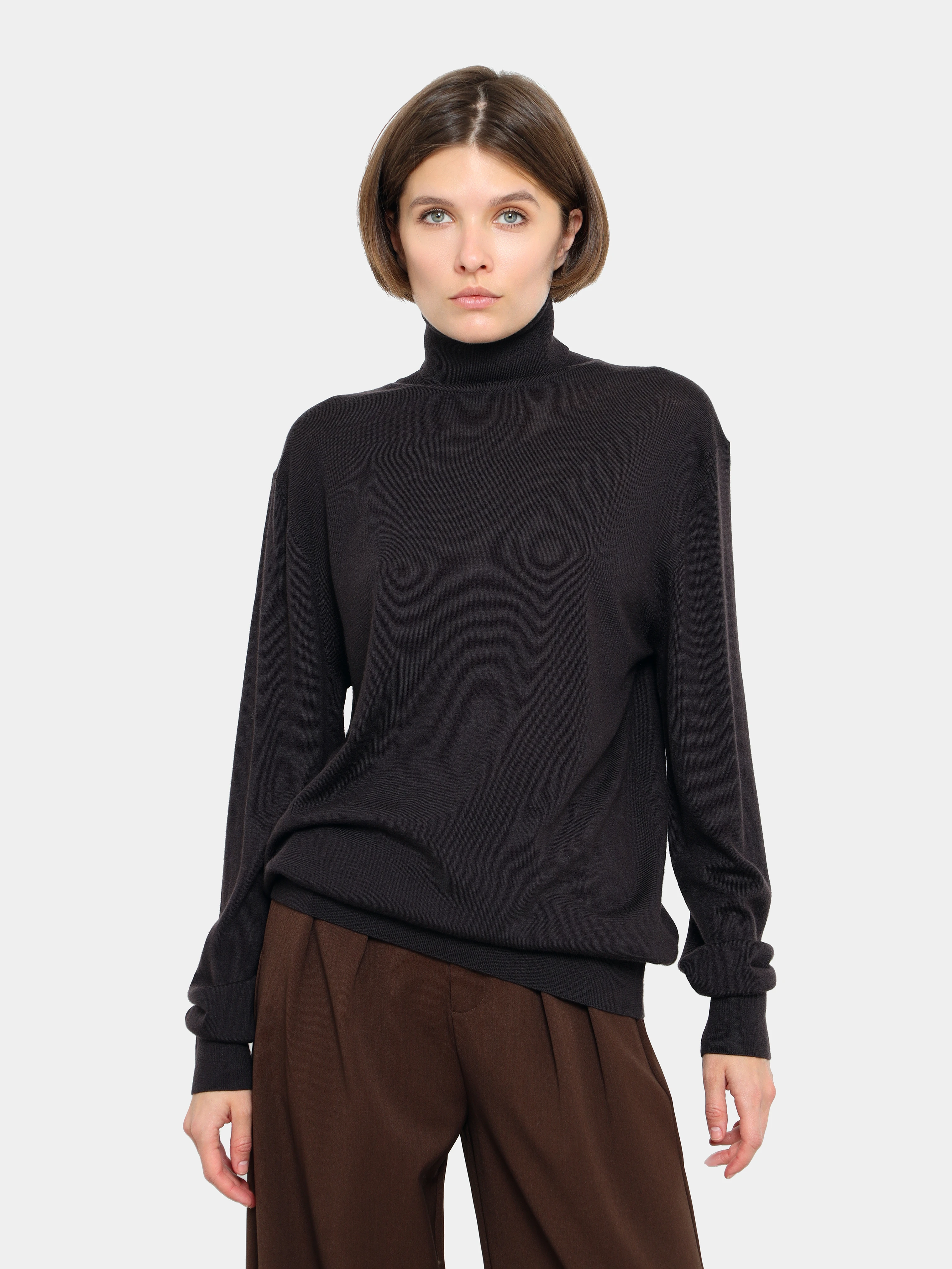 коричневый