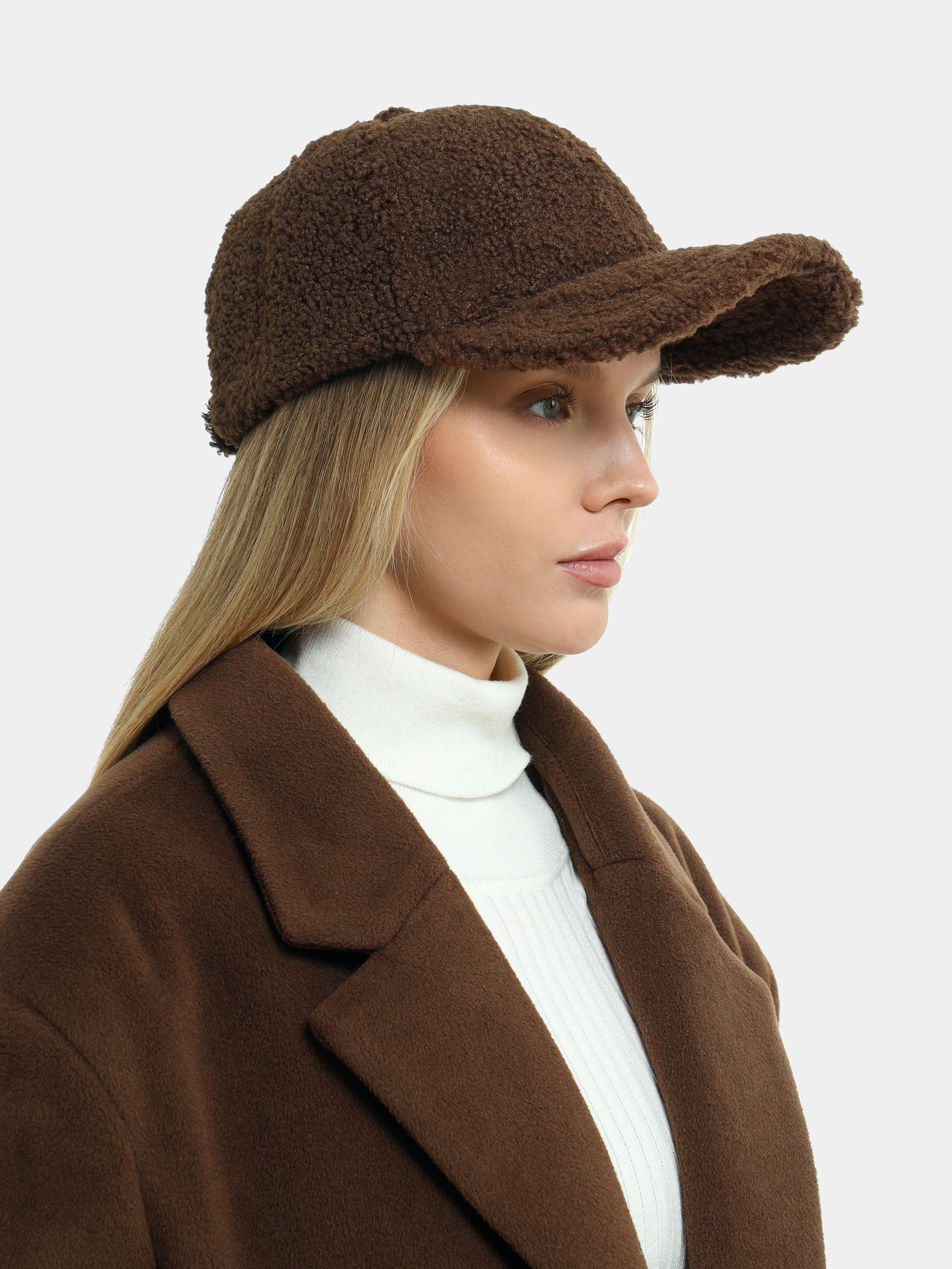 коричневый